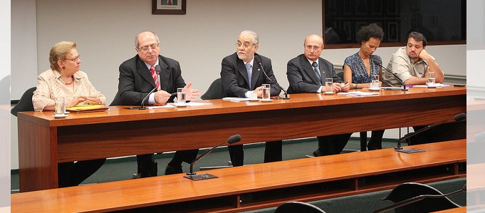 Bernardo (2º E) promete Ley de Medios no Encontro Nacional dos Blogueiros (Abril 2011)
