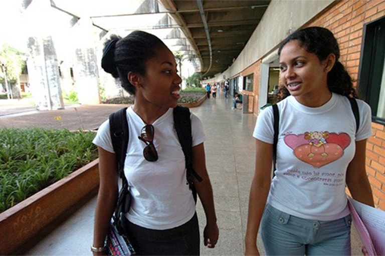 garotas na escola garotas na escola