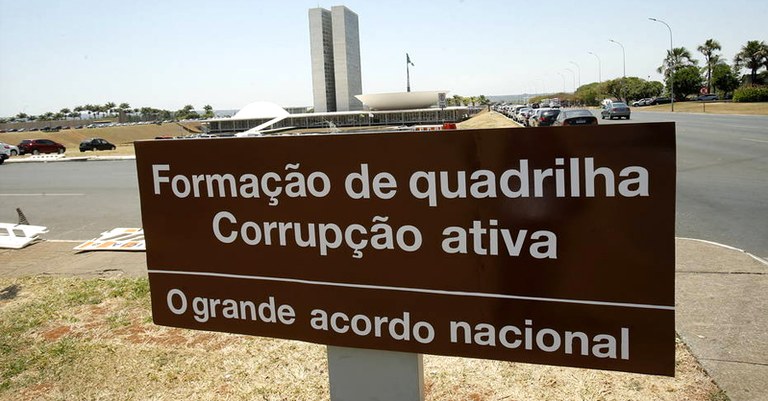 Placa.jpg Placa.jpg