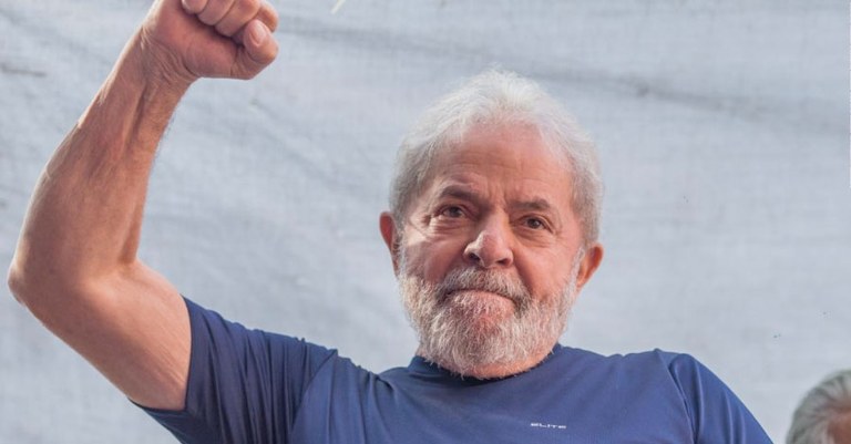 LulaPunho.jpg LulaPunho.jpg