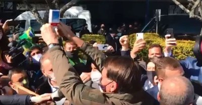 Vídeo: em Bagé, o Capitão Cloroquina entra em ação novamente