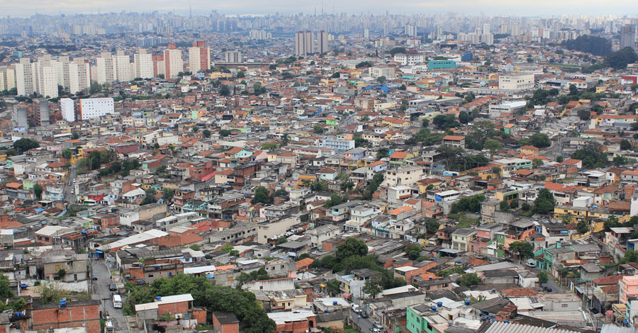 A 4,3 km do centro: quer banda larga? Só com dinheiro vivo! (Créditos: Avelino Regicida/Flickr - CC BY-SA 2.0)