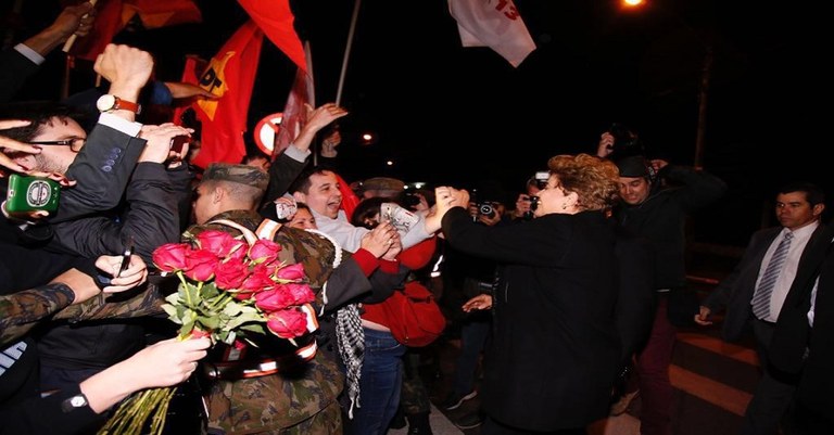 Dilma chega a Canoas.jpg Dilma chega a Canoas.jpg