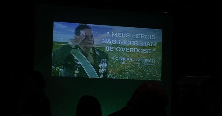 Sem Título-12.jpg Sem Título-12.jpg